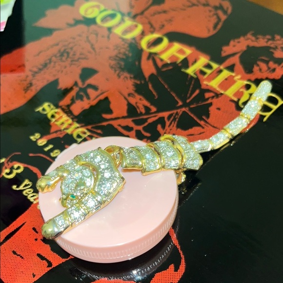 Elegant Gold and Silver Panther Mobile Shoulder Pin - Picture 5 of 16